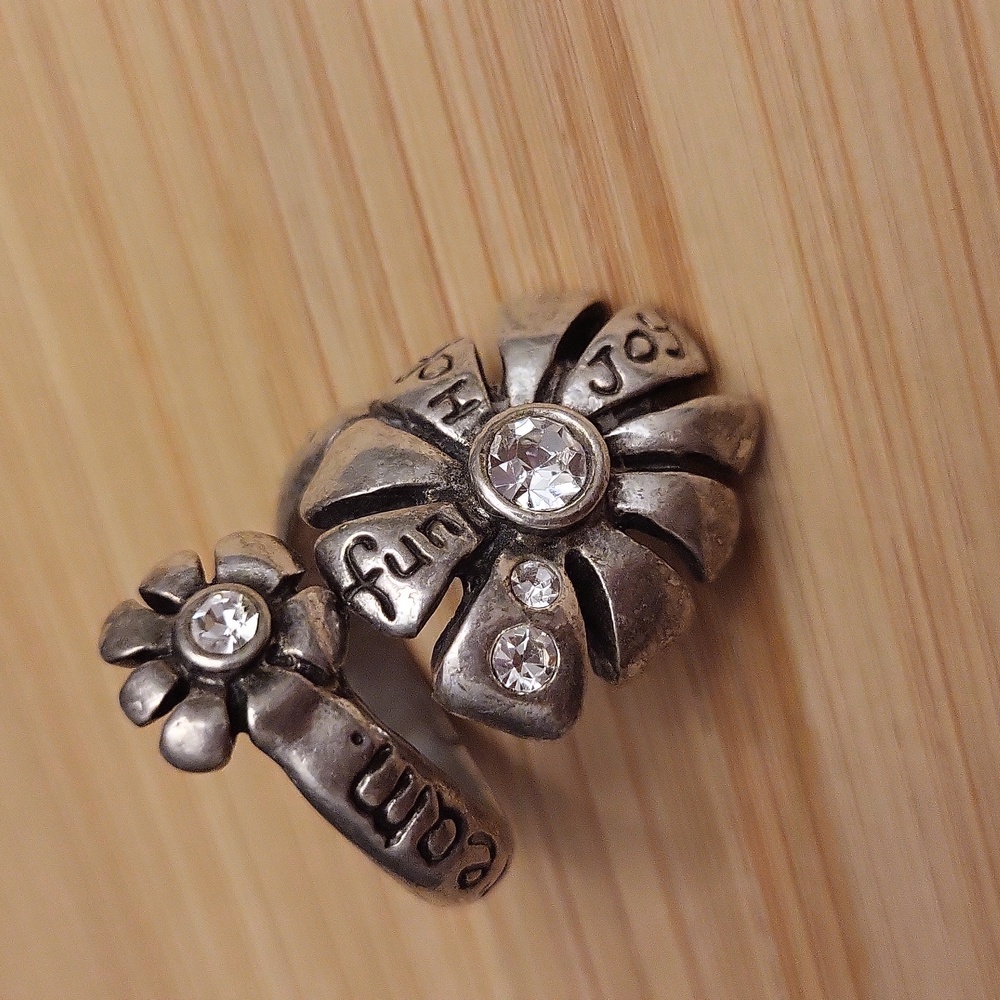 Beautiful Pewter Double Daisy Flower Rhinestone Adjustable Bypass Ring